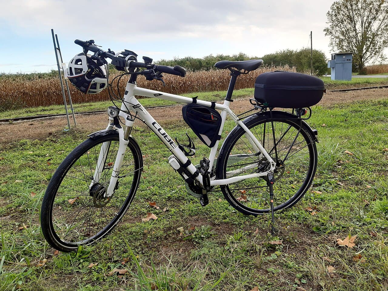 Vélos électriques en location au lac de Montbel, Ariège